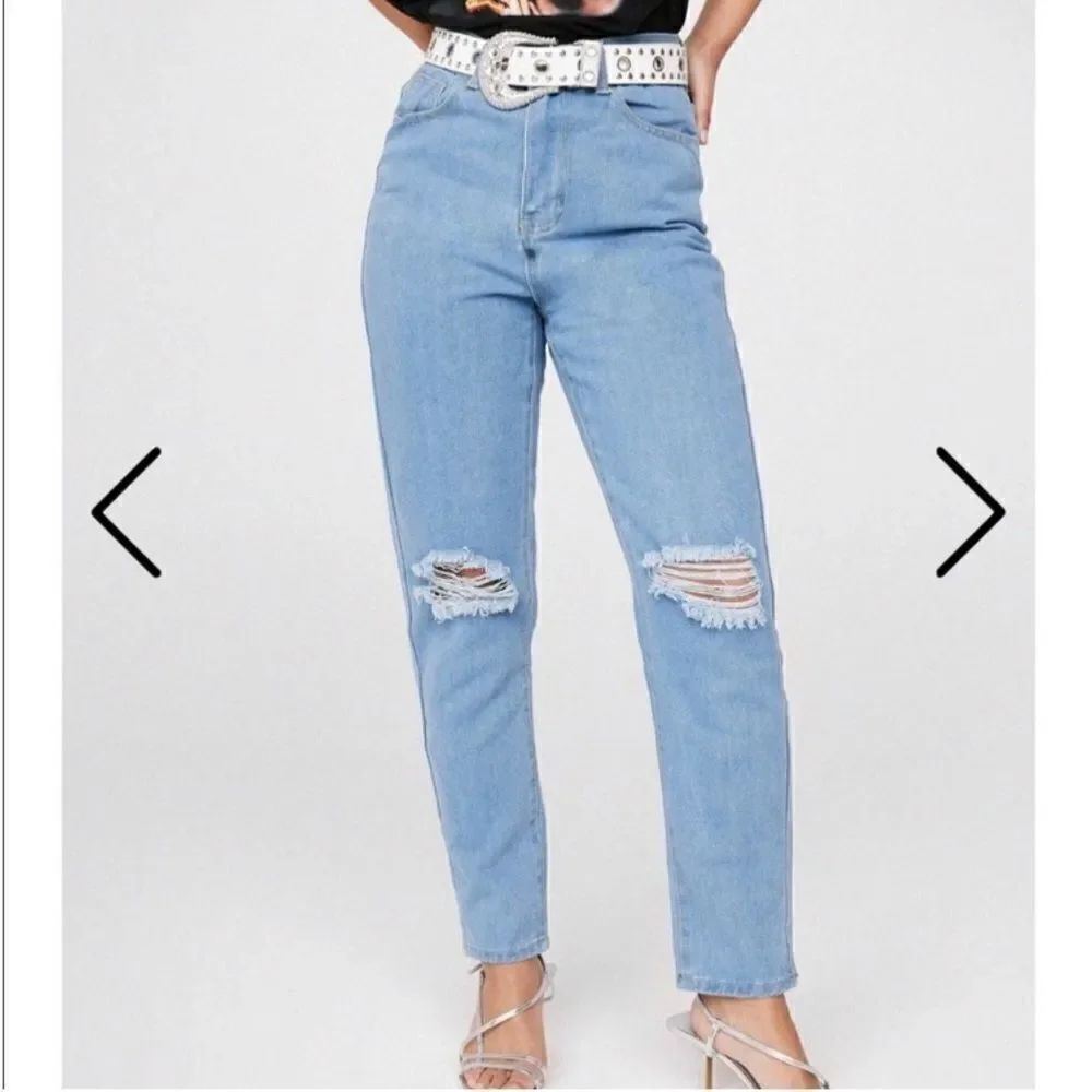Nasty Gal High Waisted Distressed Mom Five Pocket Jeans Size 4